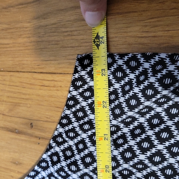 Zac & Rachel 2X black and white dressy lightweight tank - Picture 3 of 7